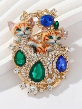 NEW Vintage-Inspired Crystal Cat Brooch with Green & Blue Gems